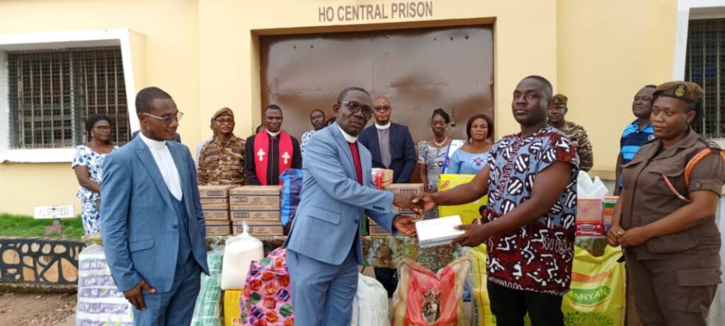 Donation to Ho Central Prisons by Riis Congregation of the Presbyterian ...